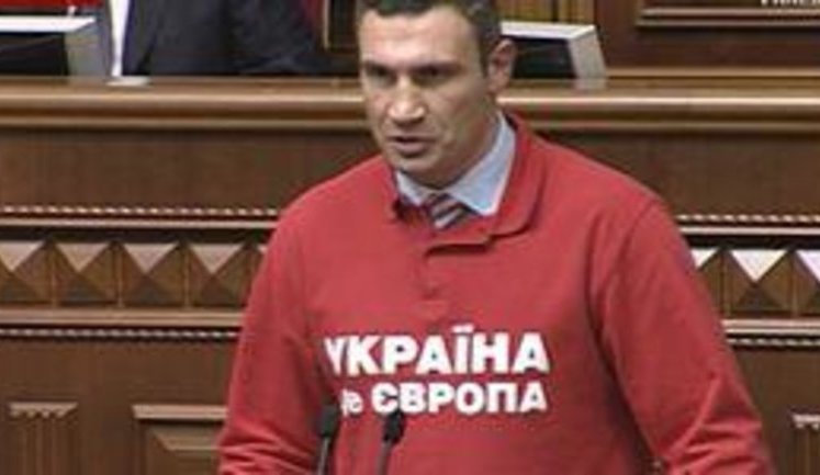 Сбрось бабушку с поезда: почему часть оппозиции подыграла пенсионной реформе Януковича?