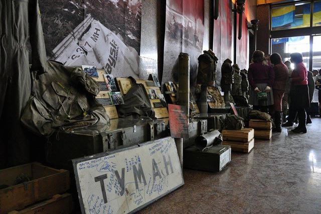 Виставка "Український Схід", присвячена АТО, відкрилася в Нацмузеї історії України у Другій світовій війні 25 Виставка "Український Схід", присвячена АТО, відкрилася в Нацмузеї історії України у Другій світовій війні 25