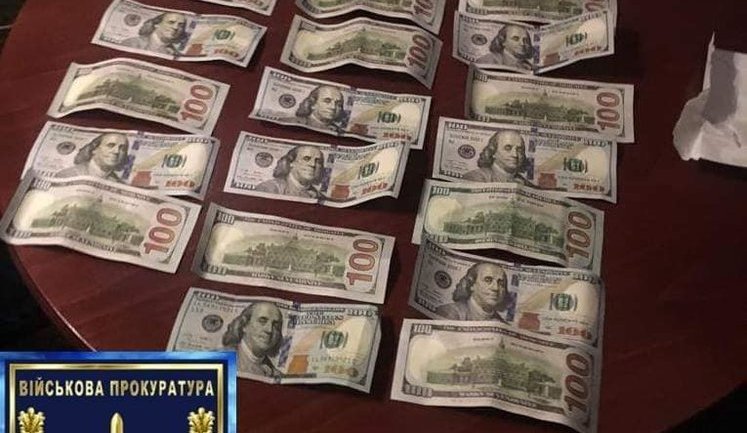 Заместитель главы поселкового совета требовал от бизнесмена 500 тысяч за предоставление в аренду земли на Киевщине,- военная прокуратура. ФОТО
