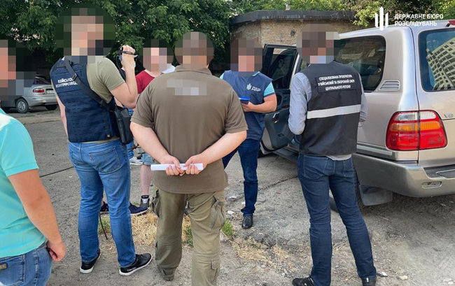 Старшина роти кілька місяців розкрадав майно столичної військової частини, - ДБР 01 Старшина роти кілька місяців розкрадав майно столичної військової частини, - ДБР 01