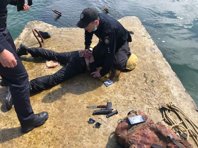 В Одесі озброєний чоловік намагався пробратися на аварійний танкер Делфі 01