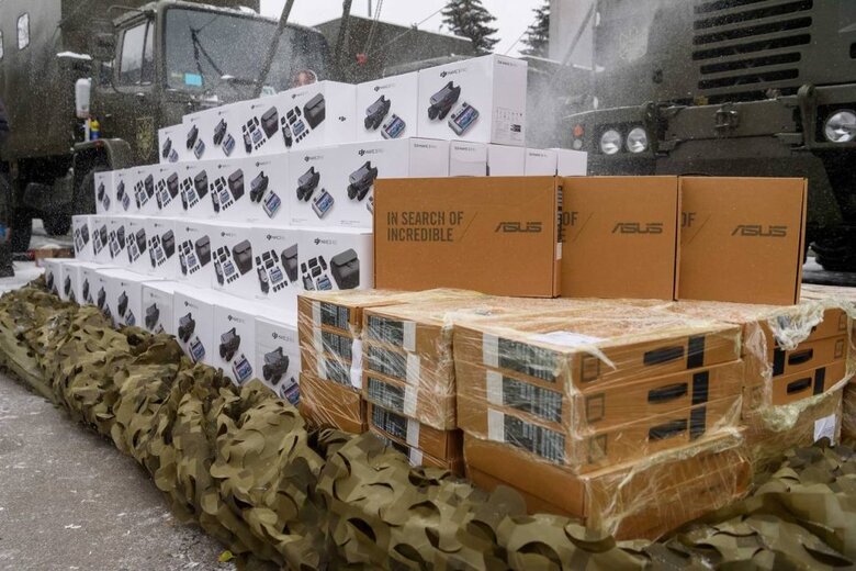 Бригади на східному фронті отримають партію допомоги на 51 млн грн: 29 одиниць автомобільної техніки та 164 квадрокоптери 04 Бригади на східному фронті отримають партію допомоги на 51 млн грн: 29 одиниць автомобільної техніки та 164 квадрокоптери 04