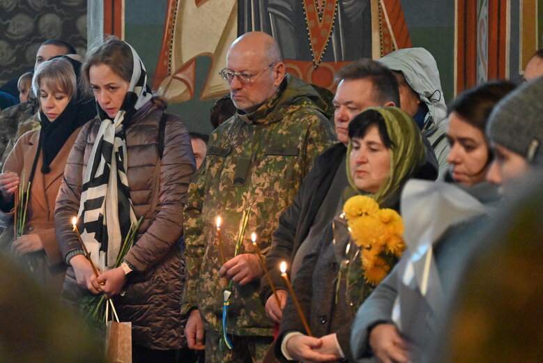 С нацгвардейцем и писателем Максимом Петренко, отдавшим жизнь за Украину, попрощались в Киеве 04