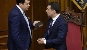 Зеленського посунули з п’єдесталу