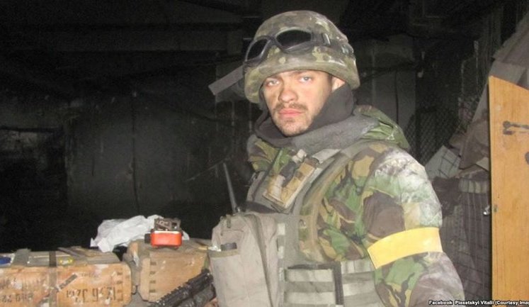 Воїн 80-ї бригади ЗСУ Віталій Пясецький: "У підвалі ДАПу під нами були заблоковані "кадировці", які кричали: "Ей, хахол, виході. Я тєбя рєзать буду"
