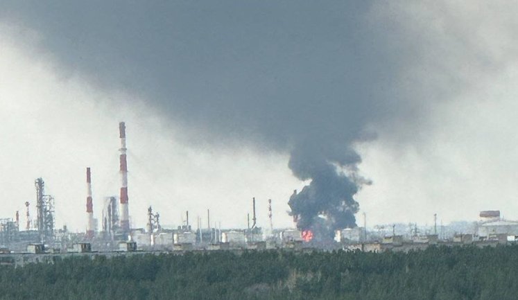 В марте РФ потеряла $2,3 млрд нефтяных доходов после дальних ударов Украины, - Зеленский