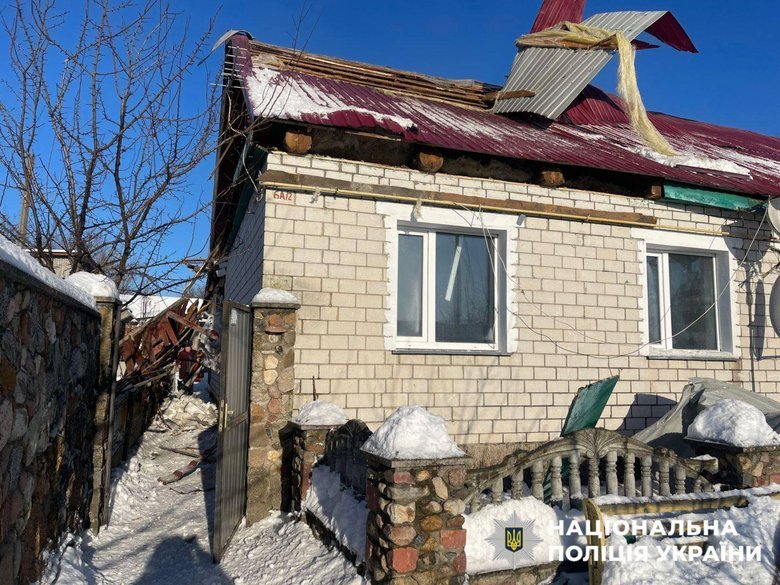 РФ атакувала житловий будинок у Семенівці: є постраждалі