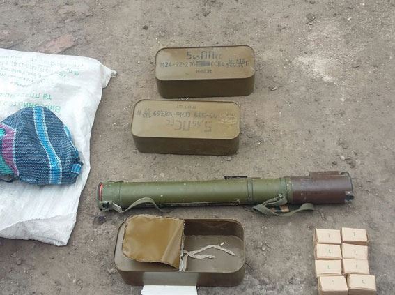 Поліція вилучила в мешканця Сумщини гранатомет і 3 тис. набоїв 02