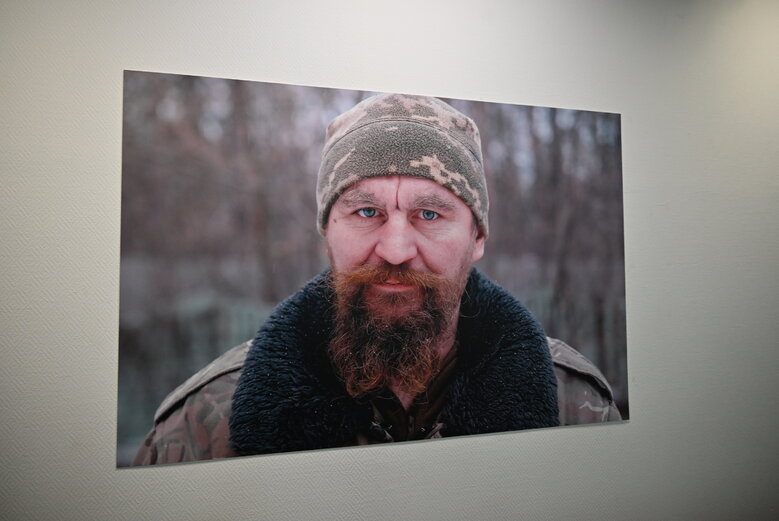 Выставка фотографий добровольца Владимира Миронюка (Джона), погибшего под Курдюмовкой в сентябре 2023 года 25