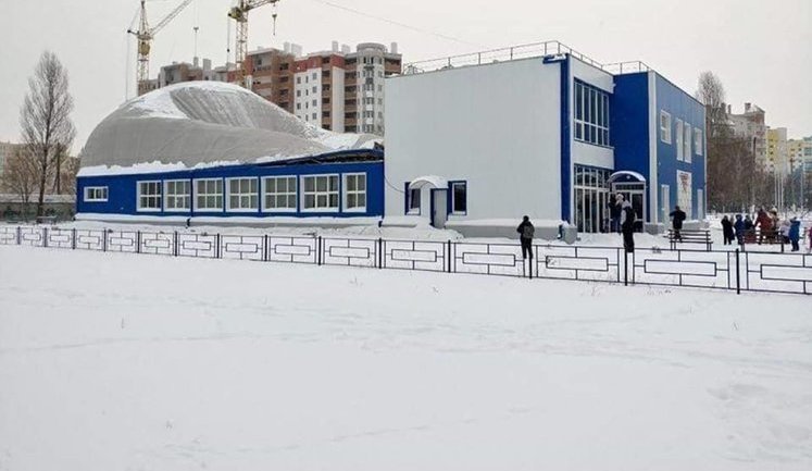 Дах спортшколи в Київській області обвалився під вагою снігу