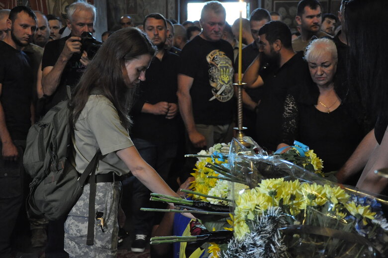 З телеведучим та військовим Карімом Гуламовим, який загинув у бою з російськими окупантами, попрощались у Києві 35