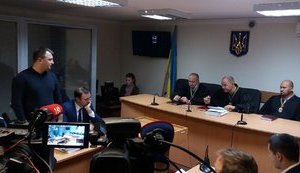 Суд не смог провести заседание по делу прокурора Кулика, так как он привел четвертого адвоката. ФОТО