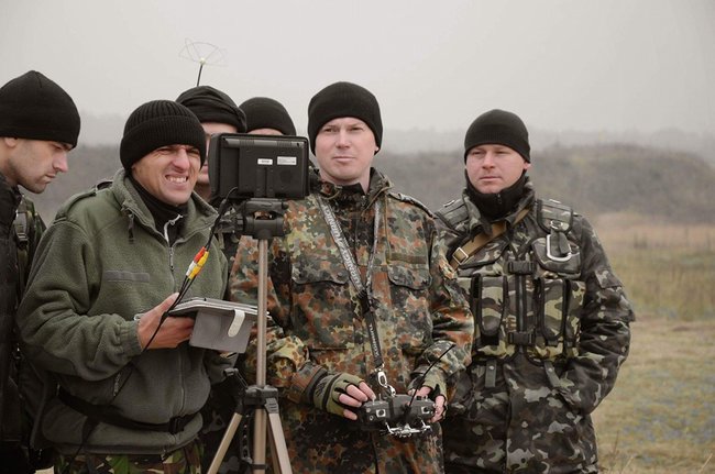 Командир десантного взводу Максим Бугель: Удвох з начальником зв’язку 81 бригади ми вивели семеро бійців з пожежної частини під ДАПом 01 Командир десантного взводу Максим Бугель: Удвох з начальником зв’язку 81 бригади ми вивели семеро бійців з пожежної частини під ДАПом 01