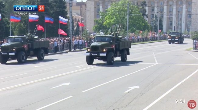 Оккупанты проводят в Донецке военный парад 04
