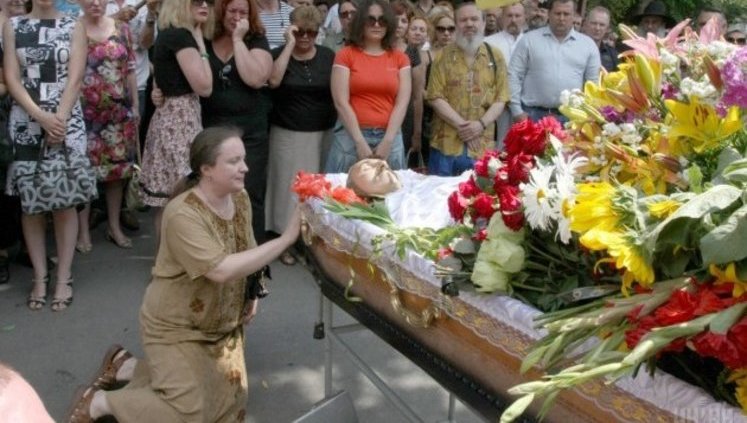 Dnipro city bid last farewell to volunteer soldier and Paris opera singer Wassyl Slipak. VIDEO+PHOTOS