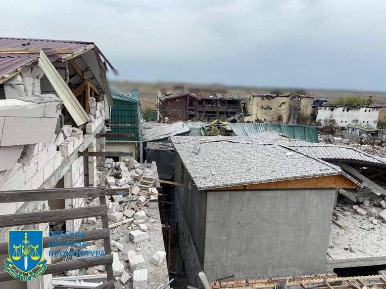 Наслідки ракетних ударів по Одещині: зруйновано складську будівлю та базу відпочинку 07