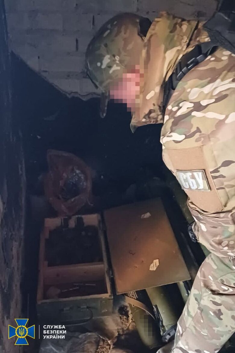СБУ виявила 3 схрони з російською зброєю