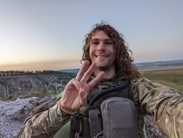 Сонячний янгол України, позивний Красивий. Пам’яті добровольця Віталія Киркача-Антоненка 01
