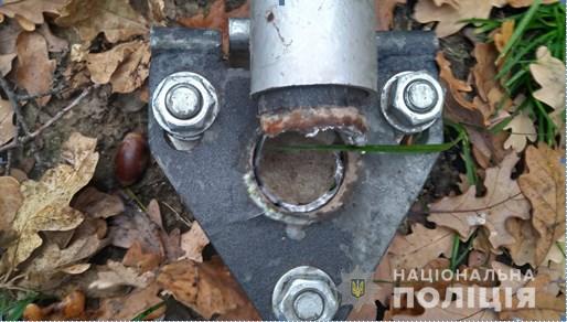 Росіянин зламав флагшток з прапором ОУН на Київщині, - Нацполіція 01