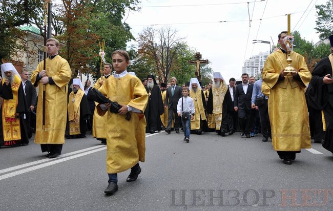 Онуфрій, Новинський, Бойко і віряни: як УПЦ МП хресну ходу проводили 37
