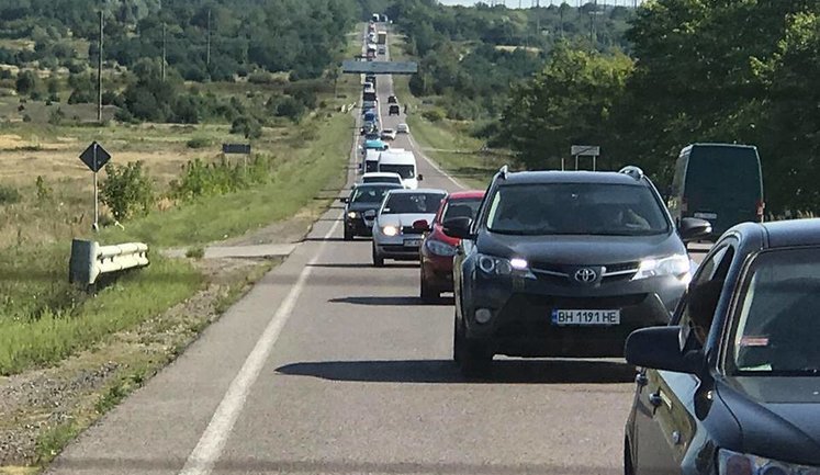 Колона довжиною в 4 км вирушила на Краковець, - "Рух нових сил". ФОТОрепортаж