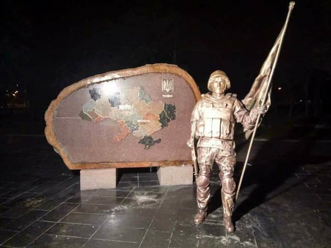Памятник участникам АТО установили в центре Никополя (обновлено) 07