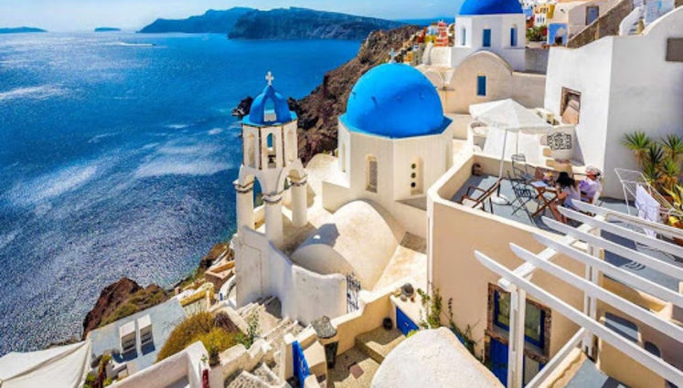 Греція скасувала обов’язковий тест на коронавірус для вакцинованих туристів