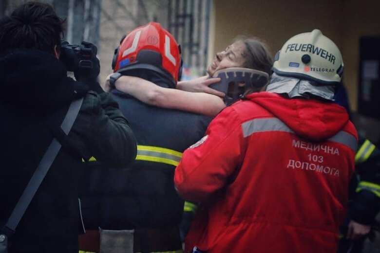 Woman was found under rubble in Dnipro 02