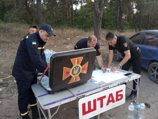 Под Полтавой горит свалка. К тушению привлечены полсотни спасателей и 12 единиц техники, - ГСЧС 02