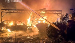 Russia attacked Odesa region: houses damaged, cars set alight. PHOTOS