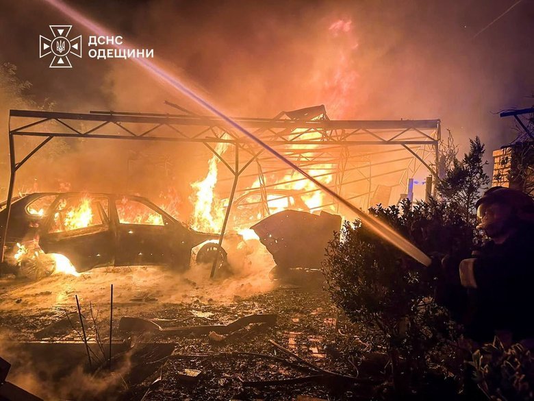 Ночная атака РФ на Одесскую область: пожары и разрушения в Одесском и Измаильском районах