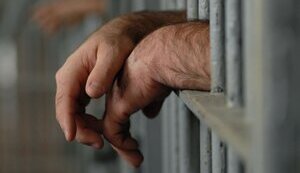 У деяких українських СІЗО ув'язненим дозволять користуватися інтернетом і телефонами