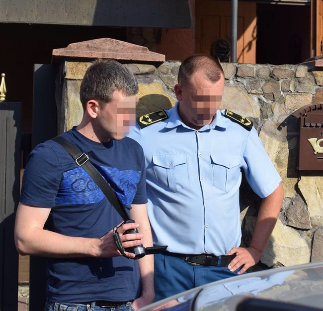 СБУ викрила на систематичних хабарах керівництво митного поста Стрий 03