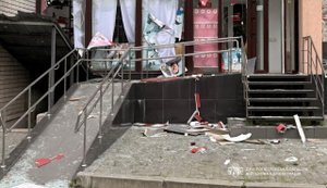 П’ятеро людей поранені через атаку РФ на Нікополь: двоє постраждалих - у важкому стані. ФОТОрепортаж