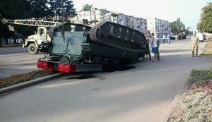 Зенитно-ракетный комплекс "Стрела-10" перевернулся в Конотопе. ФОТО