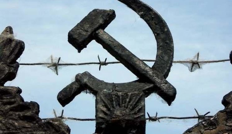 «Не стреляй! Бандеры нас убивают!» Но конвой все же расстреливал их...