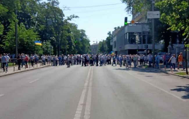 Протестующие пенсионеры МВД перекрыли движение по улице Грушевского, - патрульная полиция 01