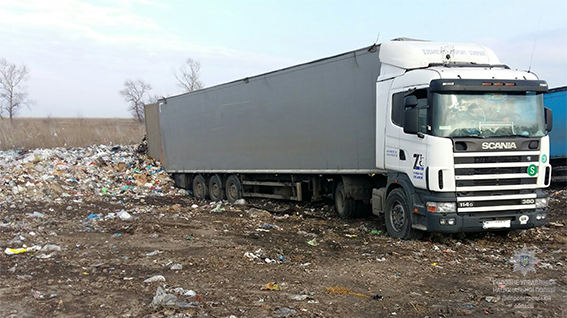 Сміттєвий караван зі Львова знову затримали на Дніпропетровщині, - Нацполіція 01 Сміттєвий караван зі Львова знову затримали на Дніпропетровщині, - Нацполіція 01