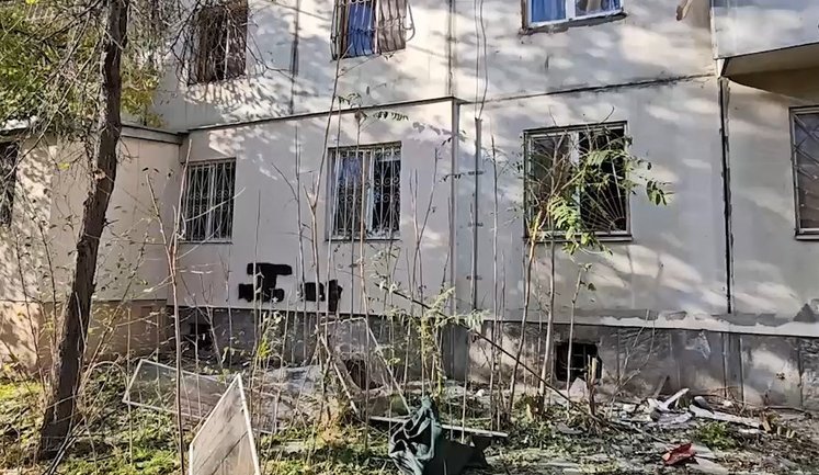 Окупанти вдарили по Корабельному району Херсона: семеро поранених. ВIДЕО