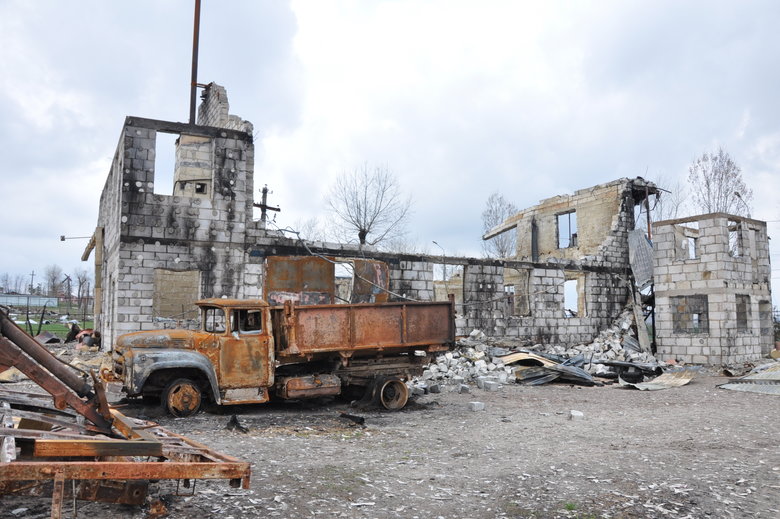 Зруйноване окупантами селище Горенка у передмісті Києва 113