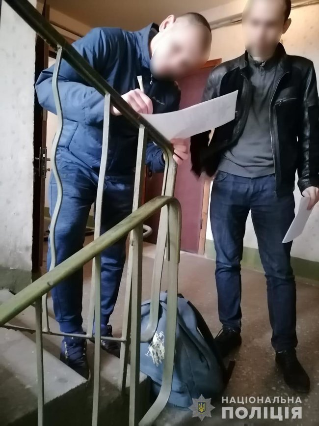 Двое столичных правоохранителей заключали договоры на охрану, но не передавали деньги в кассу, - Нацполиция 04