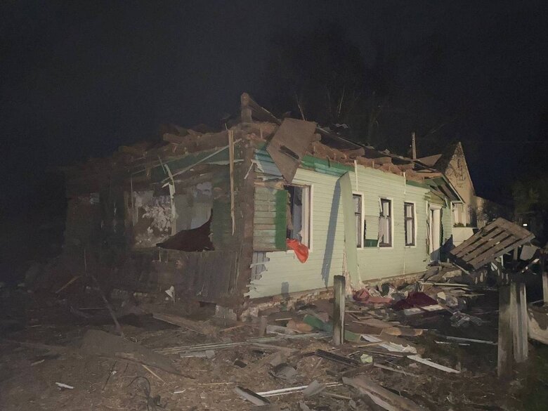 Наслідки ворожого авіаудару по Новгород-Сіверському району Чернігівщини 05