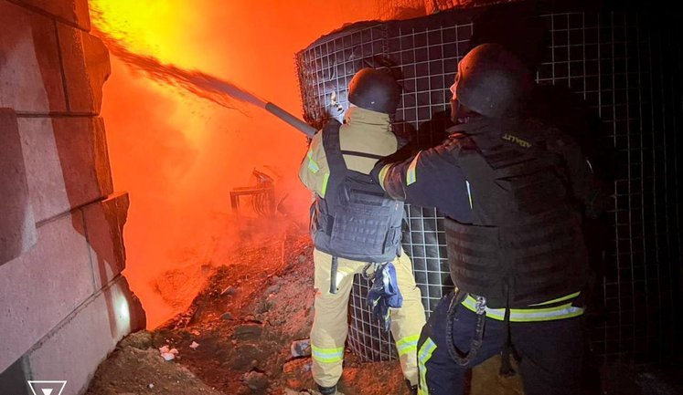 Рашисты нанесли удар по энергетической инфраструктуре Одесской области: вспыхнули пожары. ФОТО