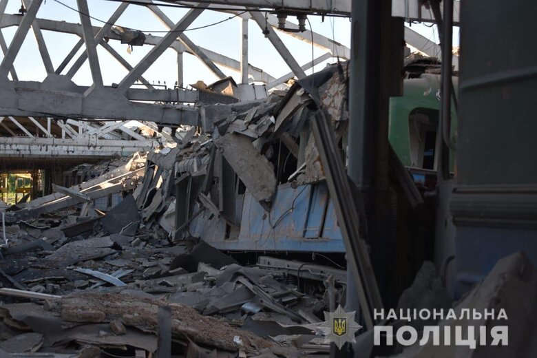 Последствия вражеского ракетного удара по депо харьковского метрополитена 03
