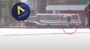 В автобус с заложниками передали воду, переговоры продолжаются