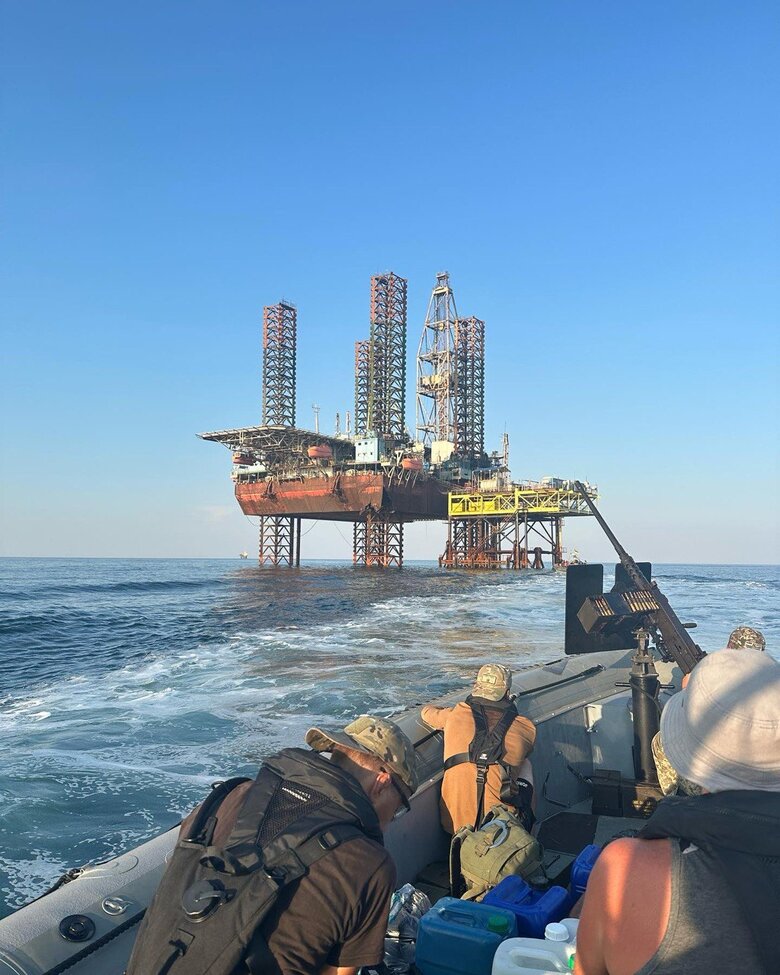 Спецпризначенець ГУР Артем Ракітін (Ракета): Під час операції по вишках Бойка ракета вдарила по човну, потім працював літак 03