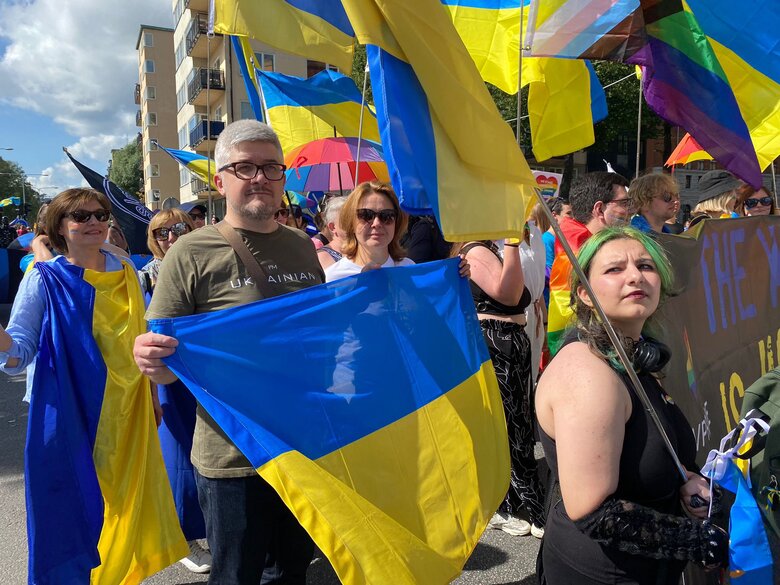 Посол України у Швеції Плахотнюк відвідав прайд у Стокгольмі 04
