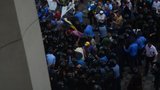 вр кредит драка протест стычка