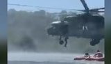 На очах здивованих пляжників у Чугуєві в воду з вертольота, який летів низько, висадився десант. ВIДЕО