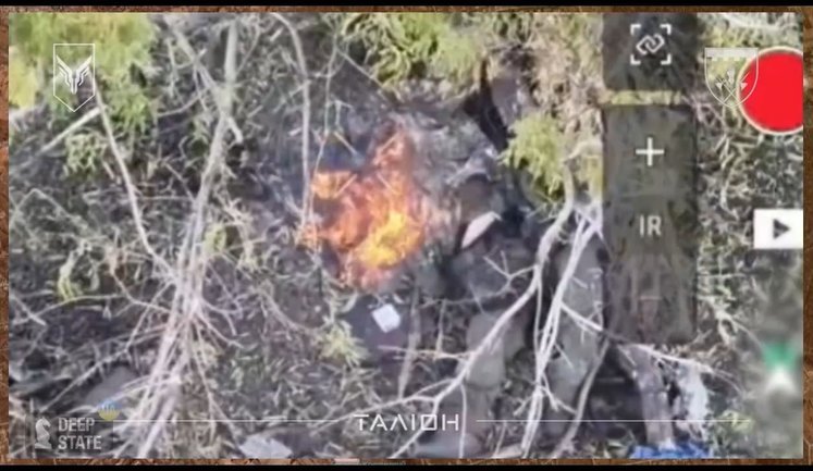 Украинские дронщики ликвидировали 6 оккупантов: горят захватчики вблизи Часова Яра. ВИДЕО